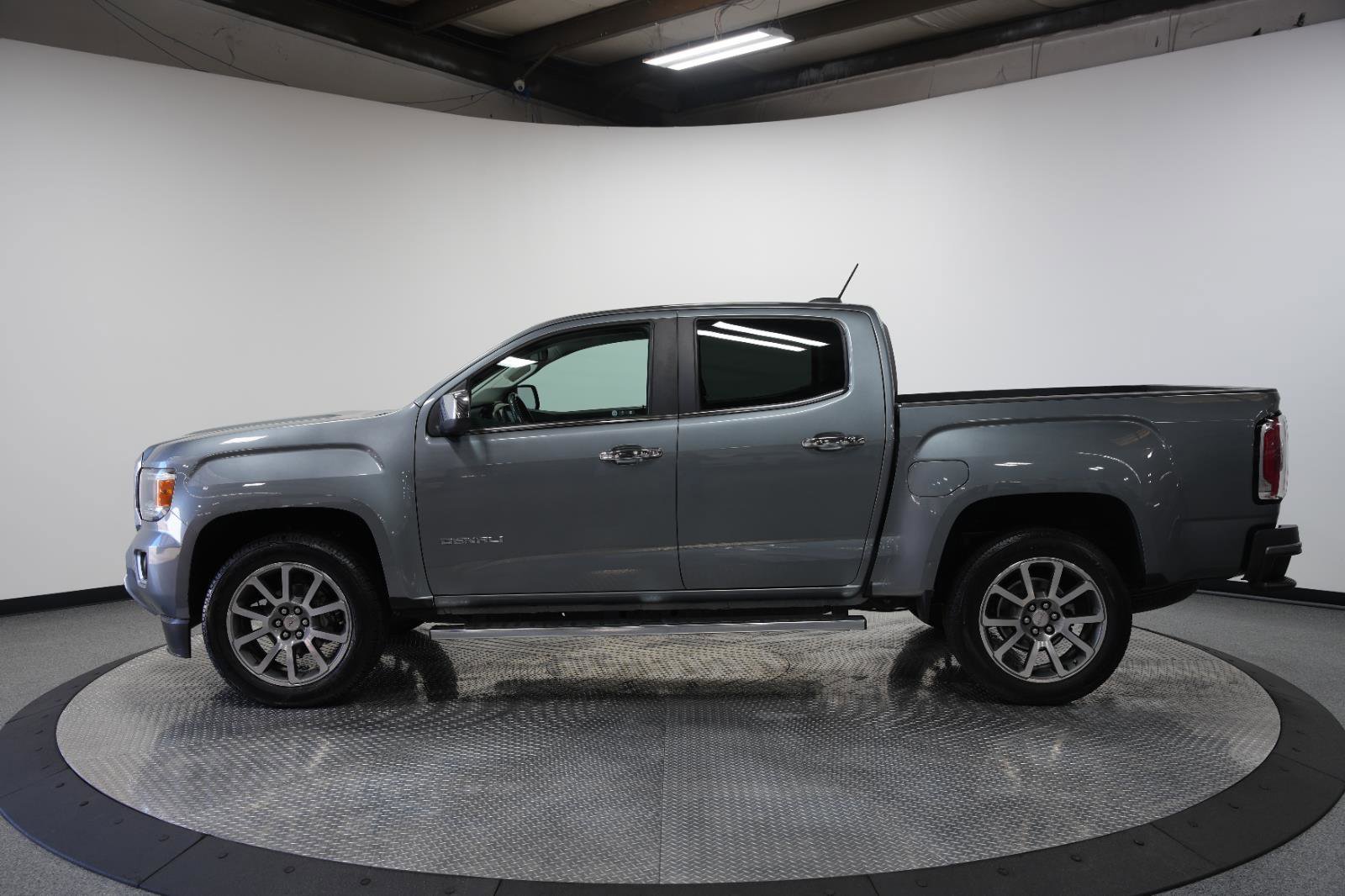 Used 2019 GMC Canyon Denali image 4
