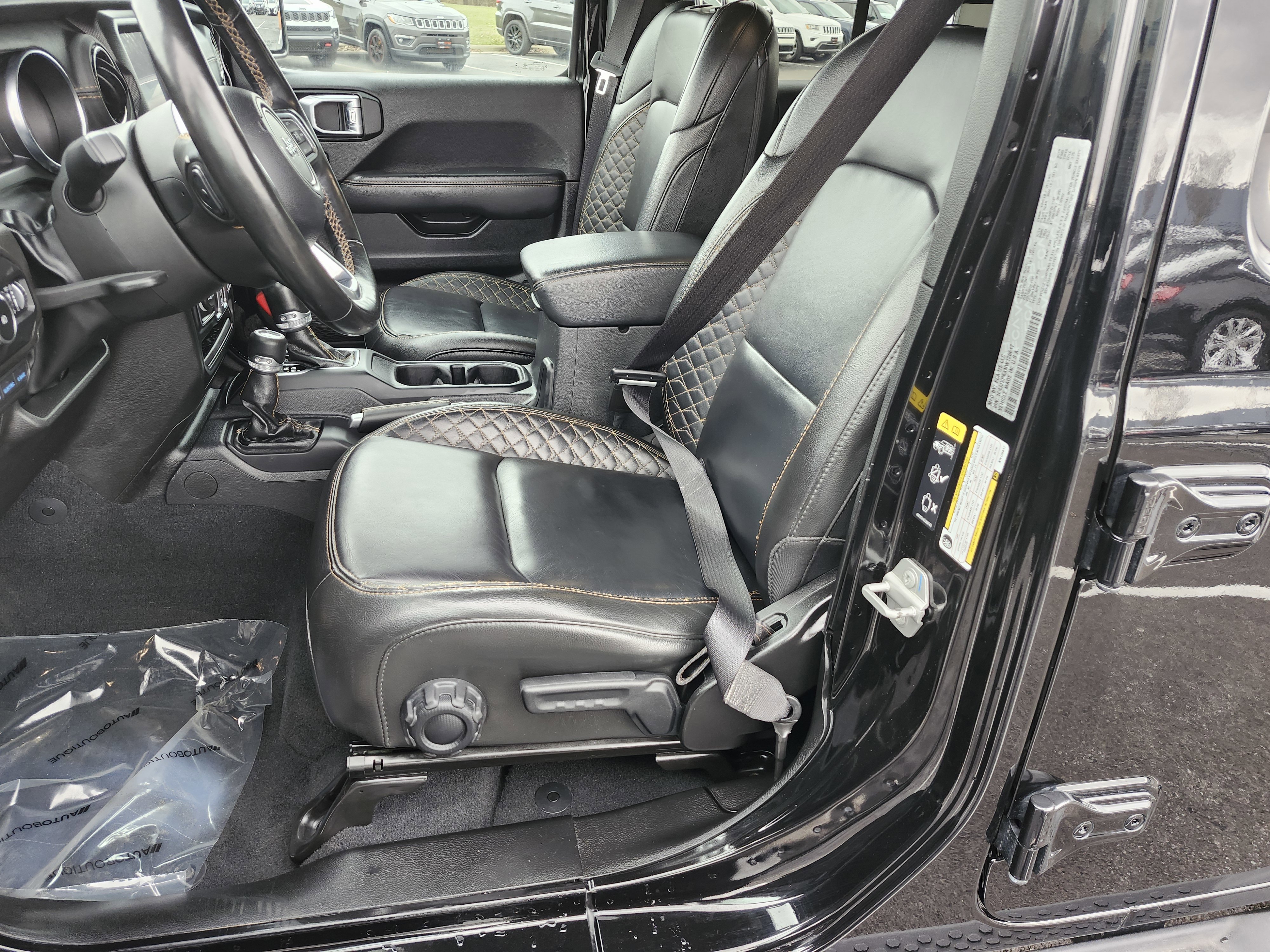 Used 2022 Jeep Wrangler Unlimited Sahara image 25