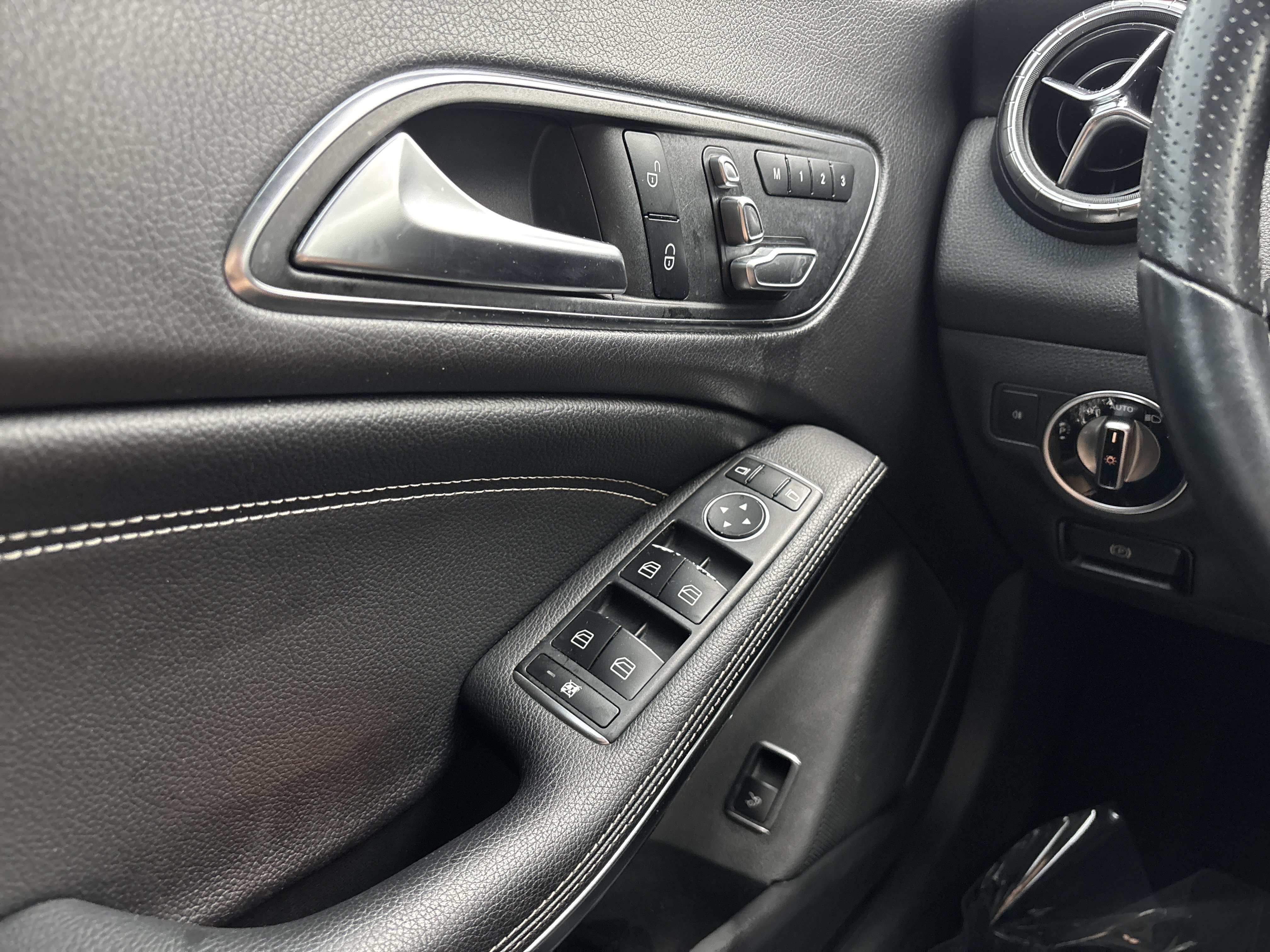 Used 2019 Mercedes-Benz CLA 250 4MATIC image 32