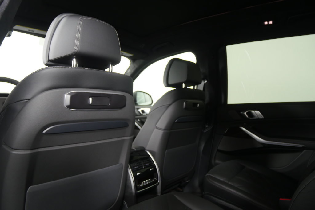 Certified 2027 BMW X7 xDrive40i w/ Premium Package AWD/4WD image 18