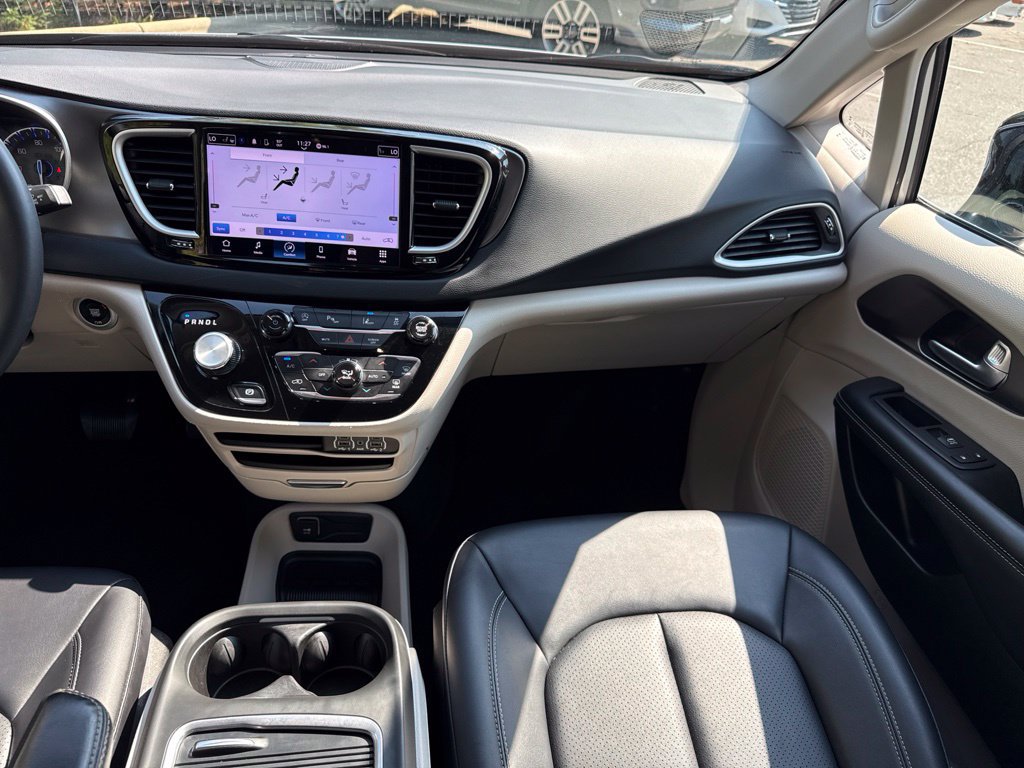 Used 2024 Chrysler Pacifica Touring-L FWD image 34