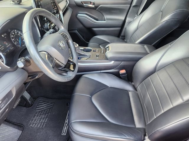 Used 2021 Toyota Highlander XLE image 13