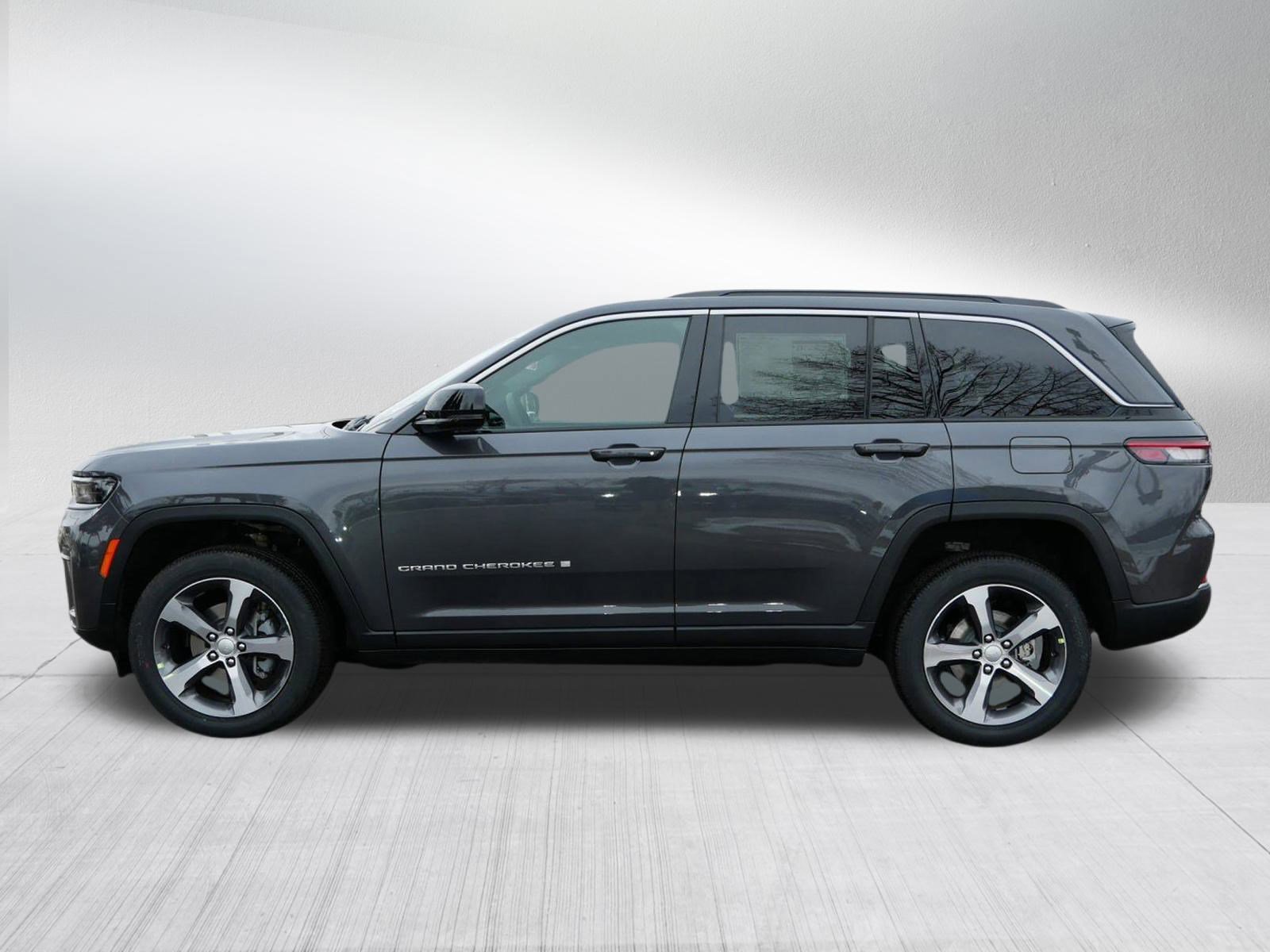New 2026 Jeep Grand Cherokee Limited AWD/4WD image 4