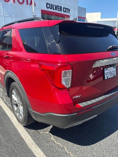 Used 2022 Ford Explorer XLT w/ Equipment Group 202A RWD image 2