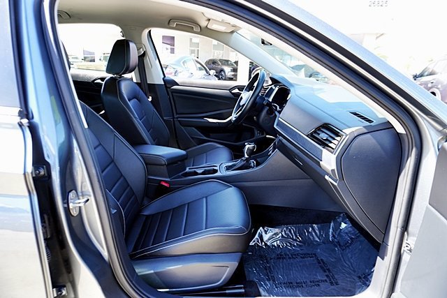 Used 2024 Volkswagen Jetta SE FWD image 17