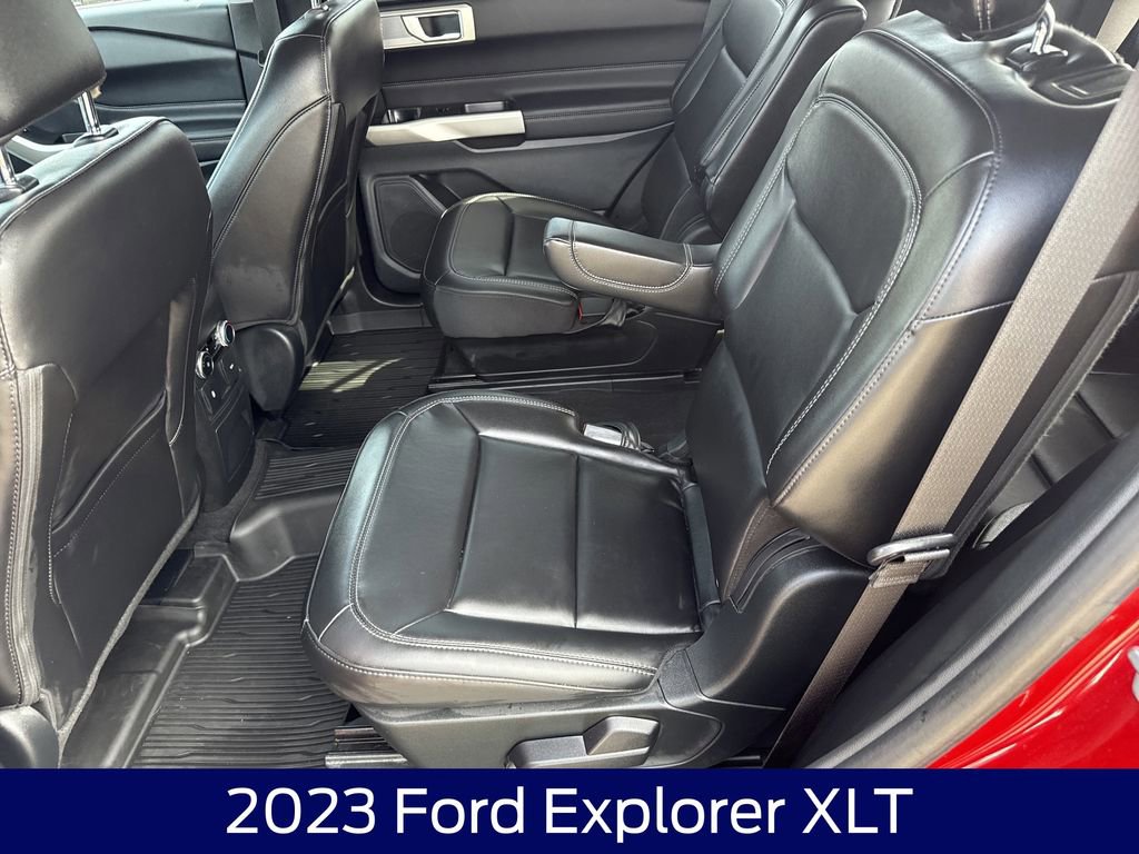 Used 2023 Ford Explorer XLT w/ Equipment Group 202A AWD/4WD image 15