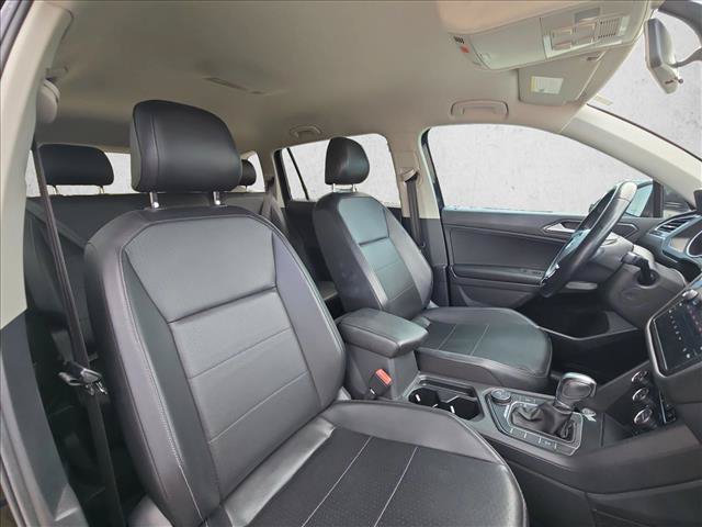 Used 2018 Volkswagen Tiguan SEL AWD/4WD image 19