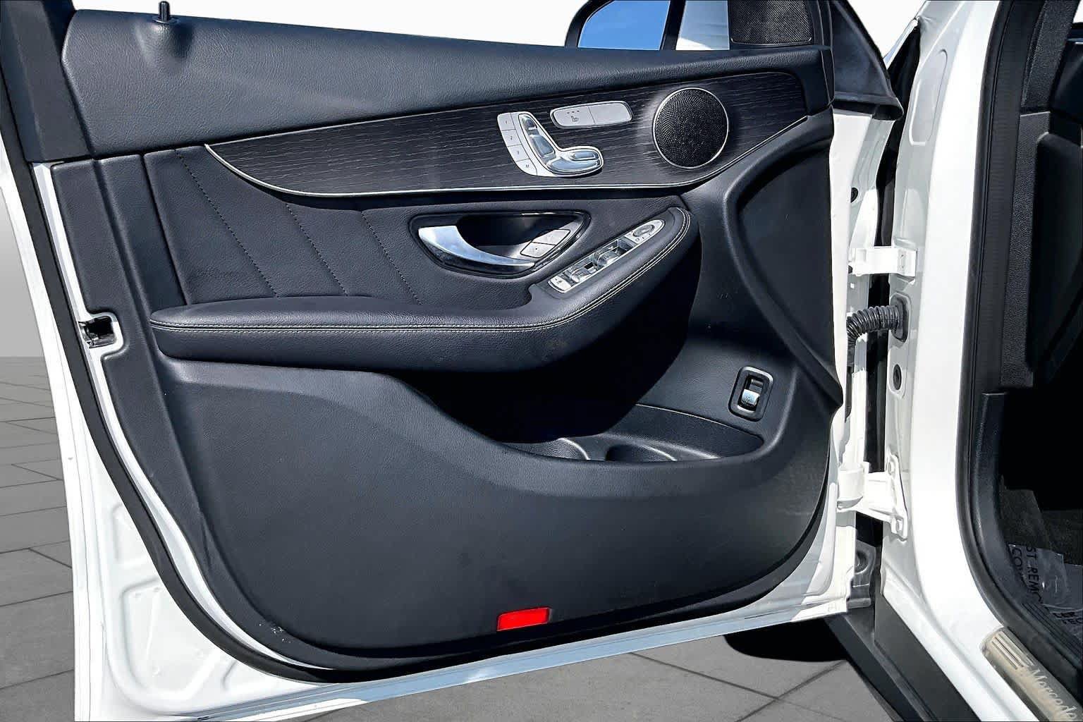 Used 2022 Mercedes-Benz GLC 300 4MATIC image 21