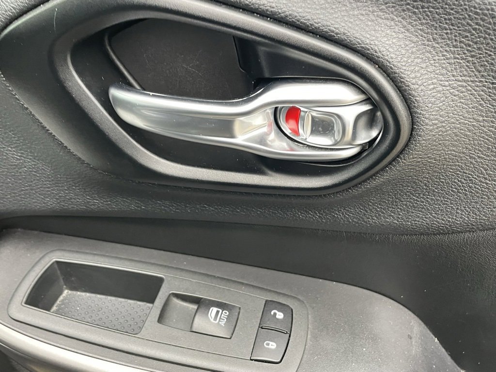 Used 2020 Jeep Cherokee Limited image 14