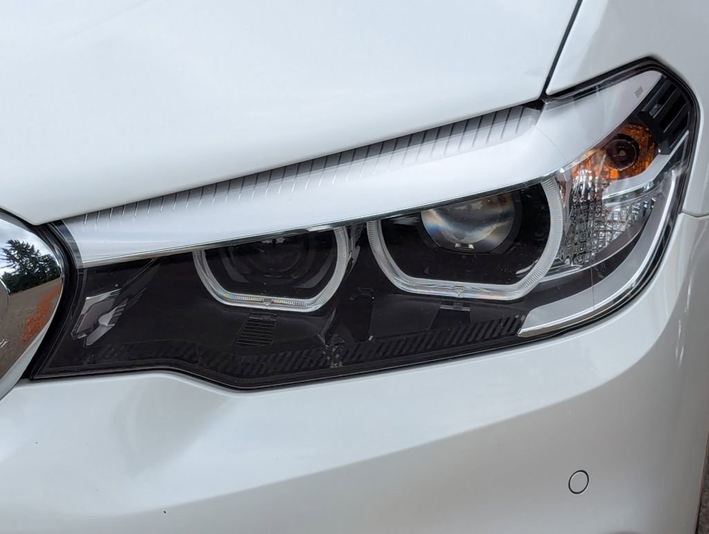 Used 2020 BMW 530i xDrive AWD/4WD image 11