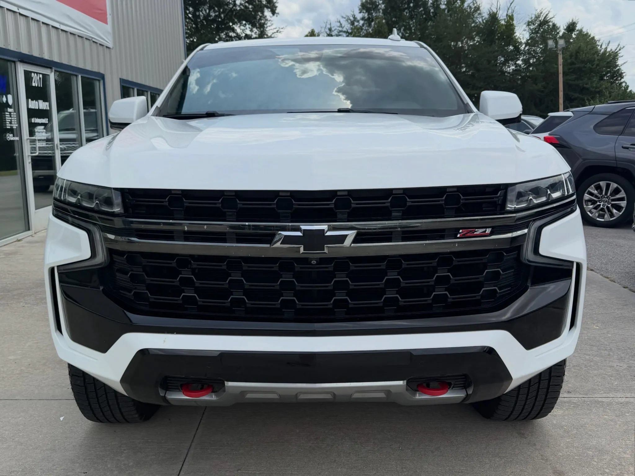 Used 2021 Chevrolet Suburban Z71 w/ Luxury Package AWD/4WD image 3