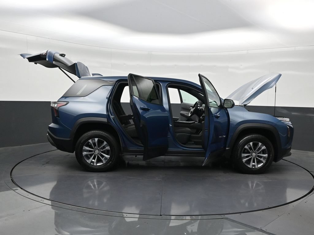 Used 2025 Chevrolet Equinox LT FWD image 32