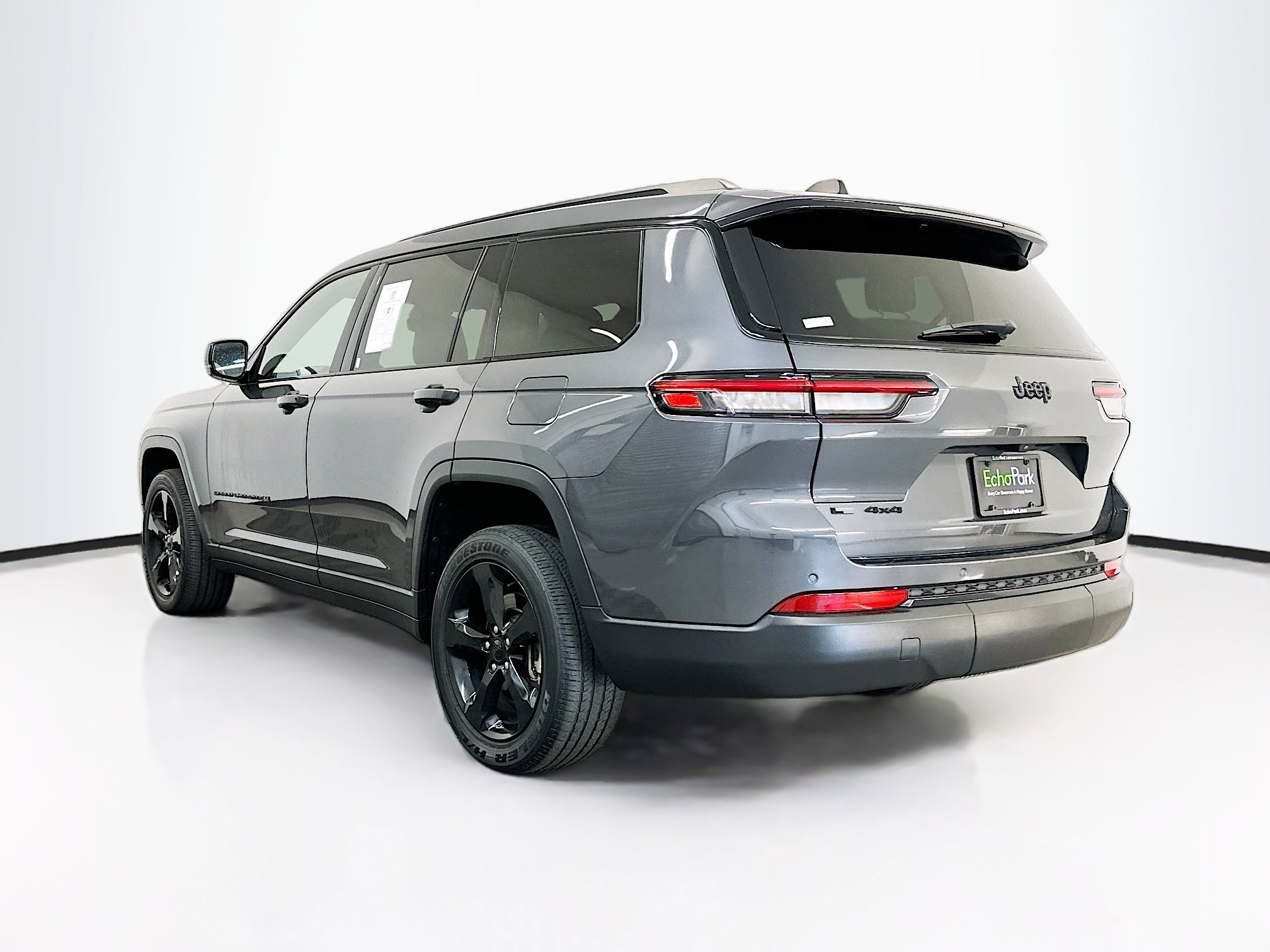 Used 2023 Jeep Grand Cherokee L Laredo image 5