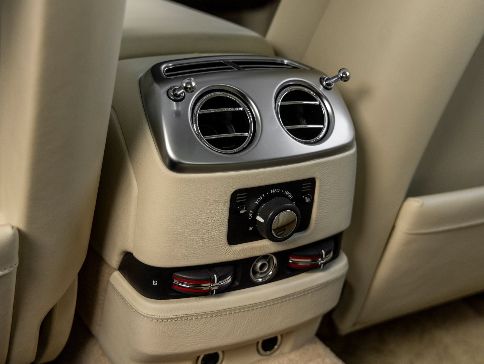 Used 2015 Rolls-Royce Ghost RWD image 40