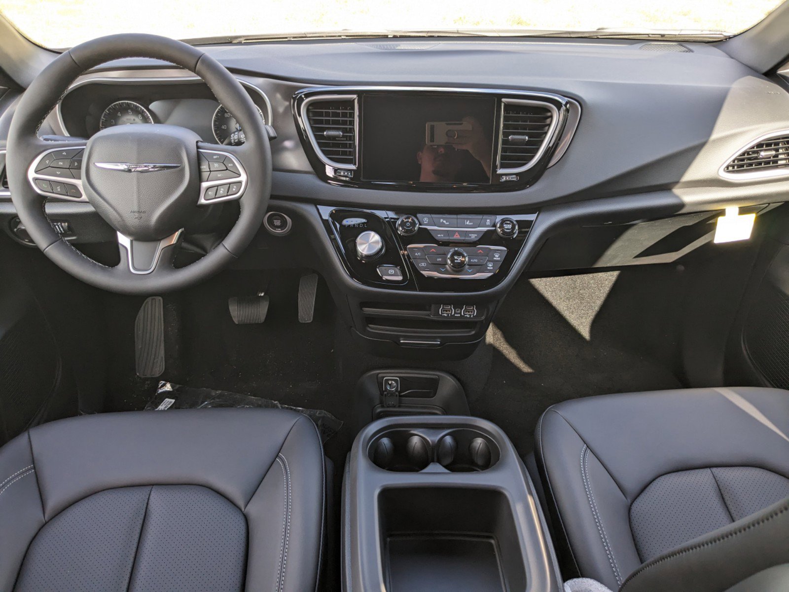 New 2025 Chrysler Voyager LX image 13