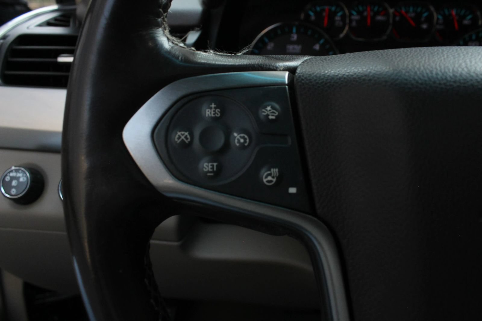 Used 2019 Chevrolet Suburban Premier AWD/4WD image 29