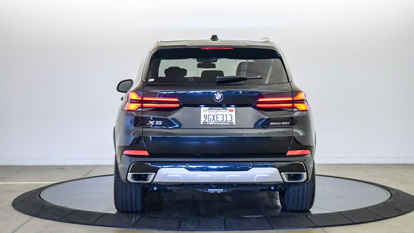 Certified 2024 BMW X5 sDrive40i w/ Parking Assistance Package RWD image 3