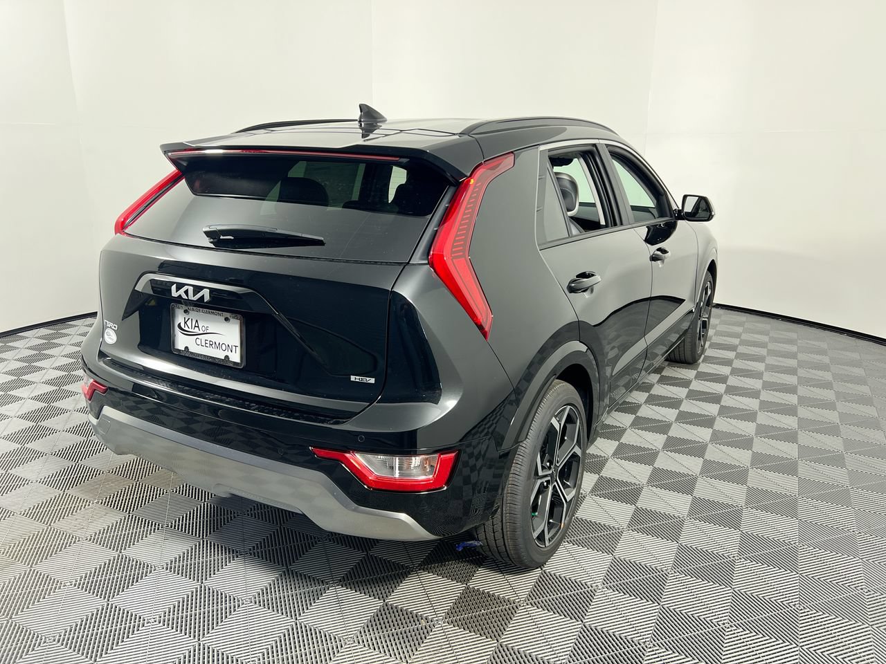 Certified 2025 Kia Niro EX Touring FWD image 3