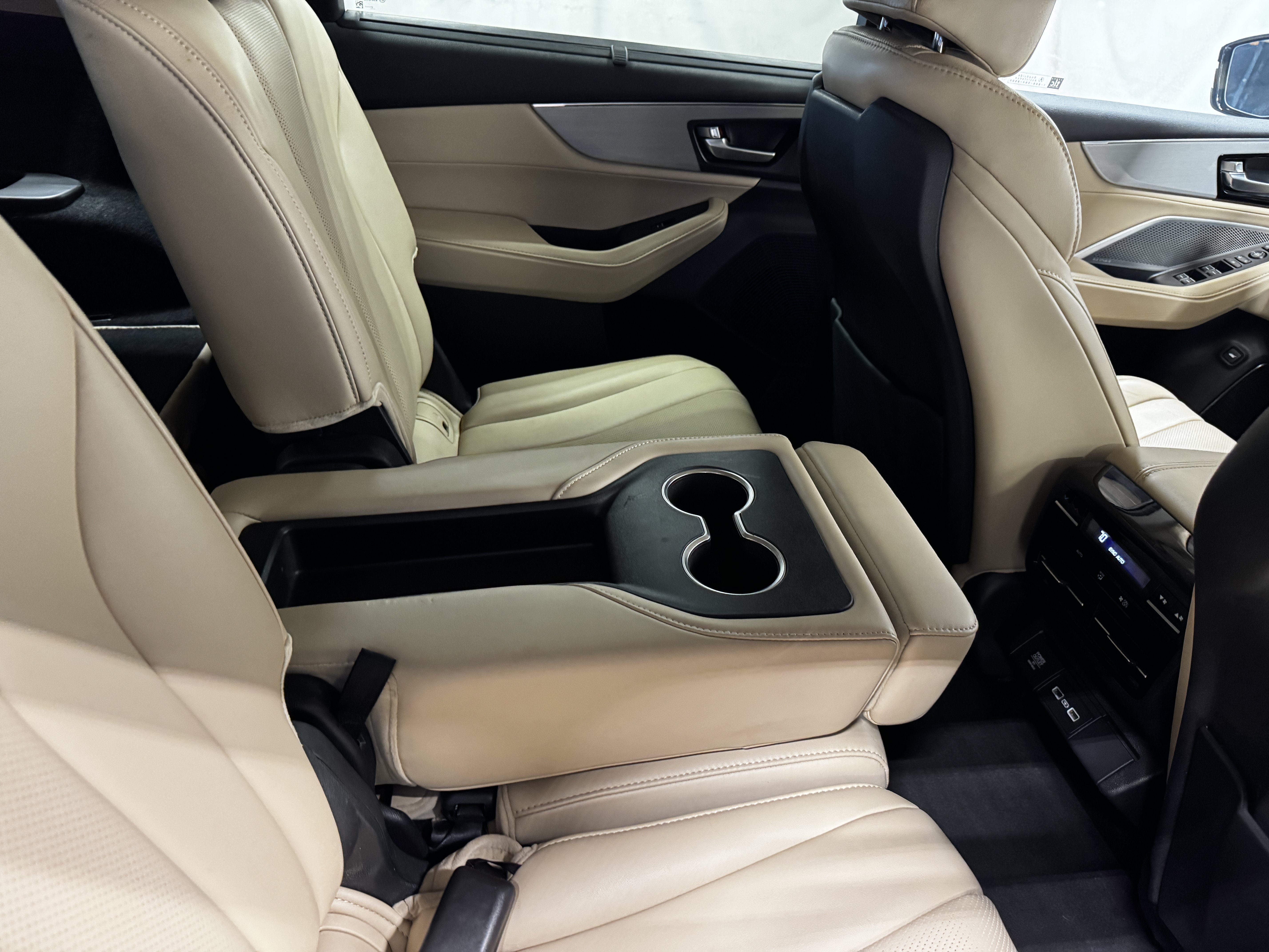Used 2022 Acura MDX w/ Technology Package FWD image 39