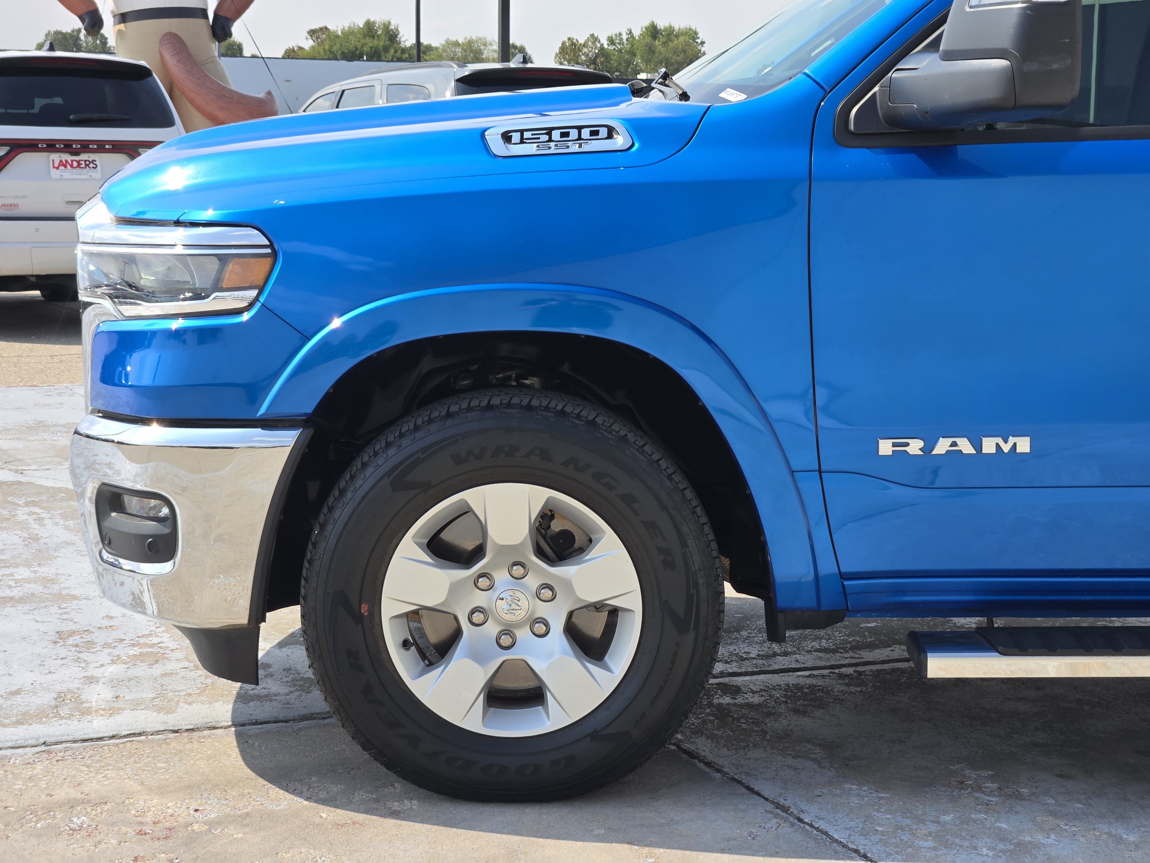 Used 2025 RAM 1500 Big Horn AWD/4WD image 9