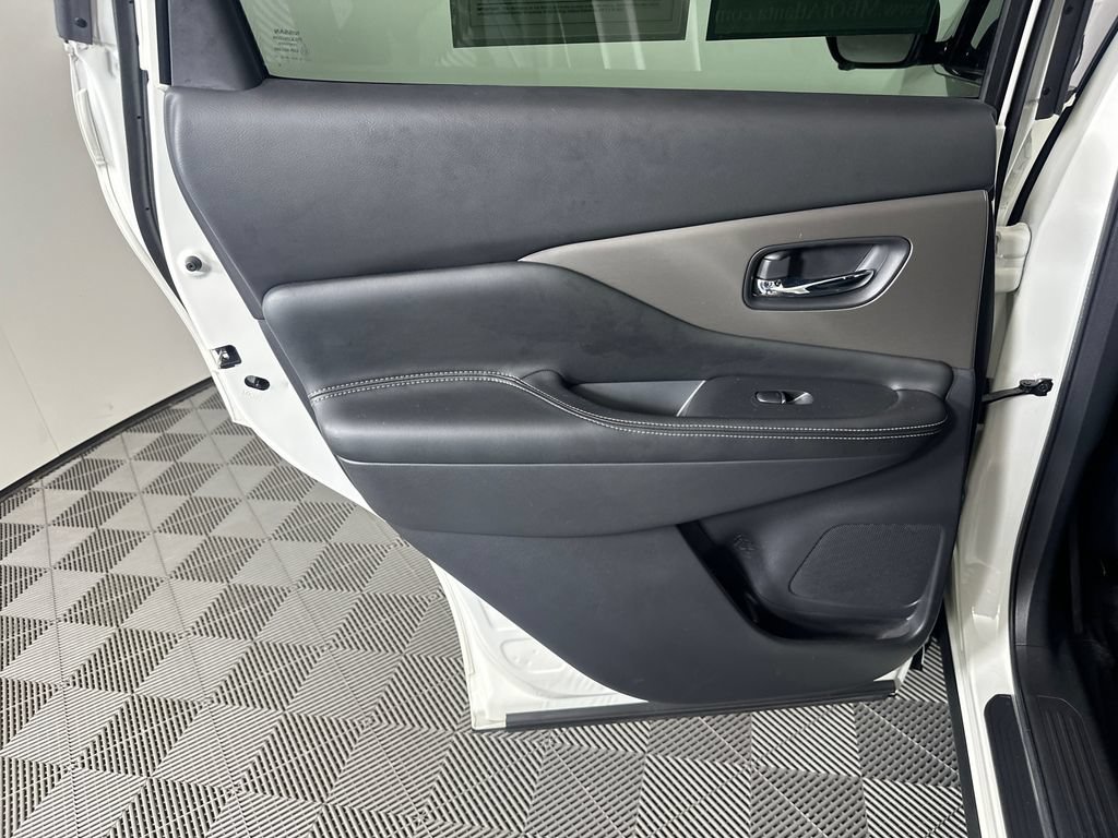 Used 2020 Nissan Murano SL w/ Moonroof Package FWD image 22