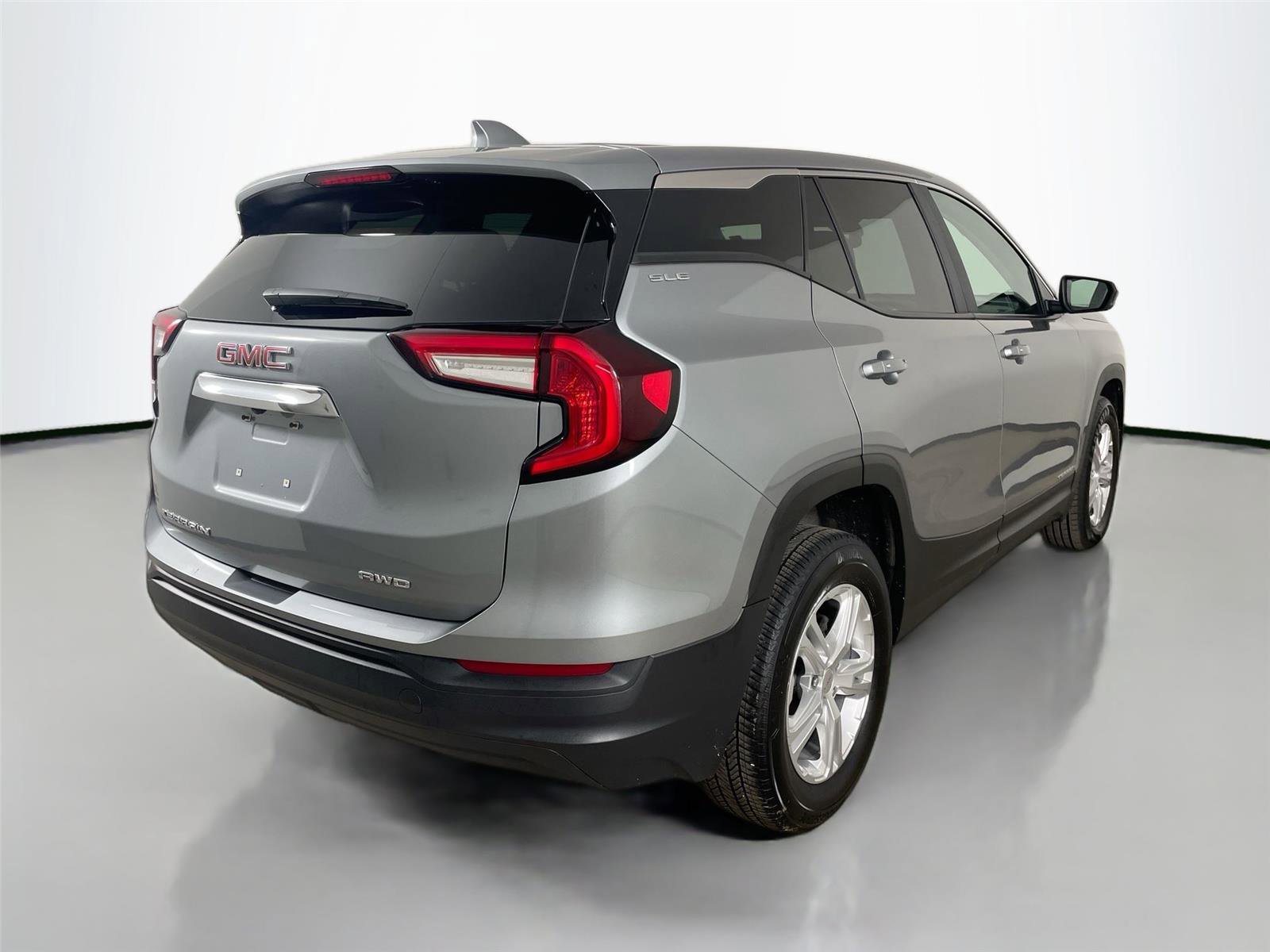 Used 2024 GMC Terrain SLE AWD/4WD image 13