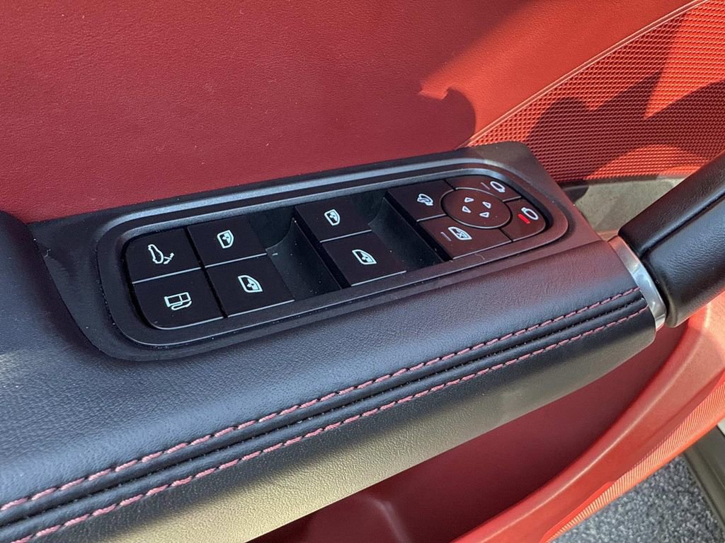 Used 2023 Porsche Cayenne image 23