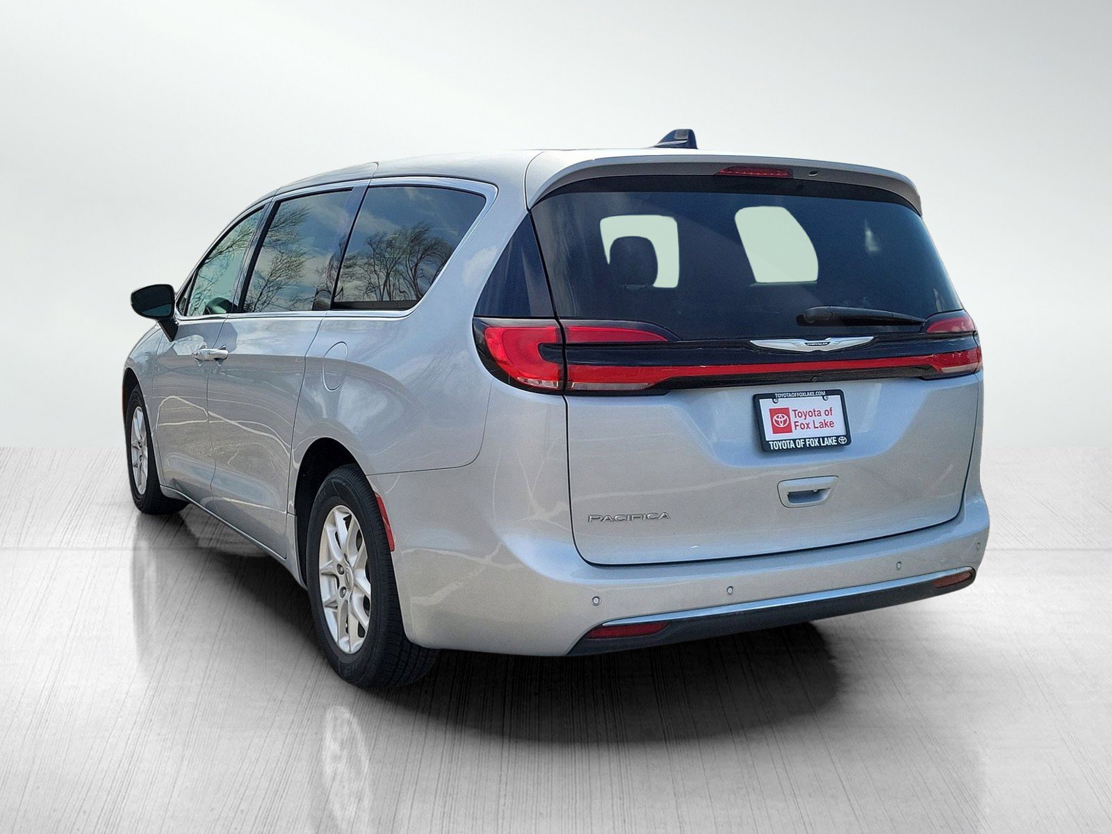 Used 2023 Chrysler Pacifica Touring-L FWD video 3