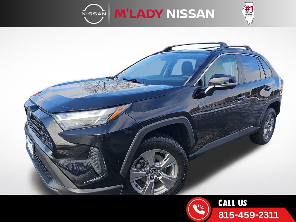Used 2022 Toyota RAV4 XLE w/ Convenience Package image 2