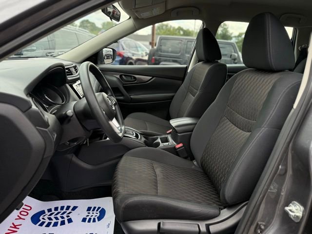 Used 2019 Nissan Rogue S image 2