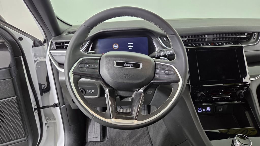 Used 2023 Jeep Grand Cherokee Altitude image 16