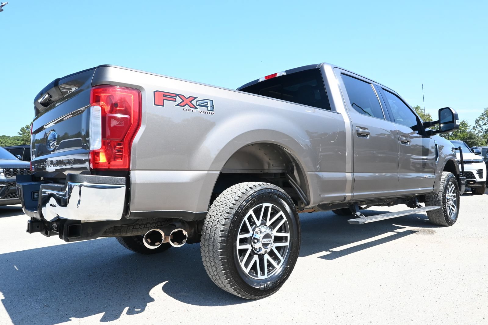 Used 2019 Ford F250 Lariat w/ Lariat Ultimate Package AWD/4WD image 2