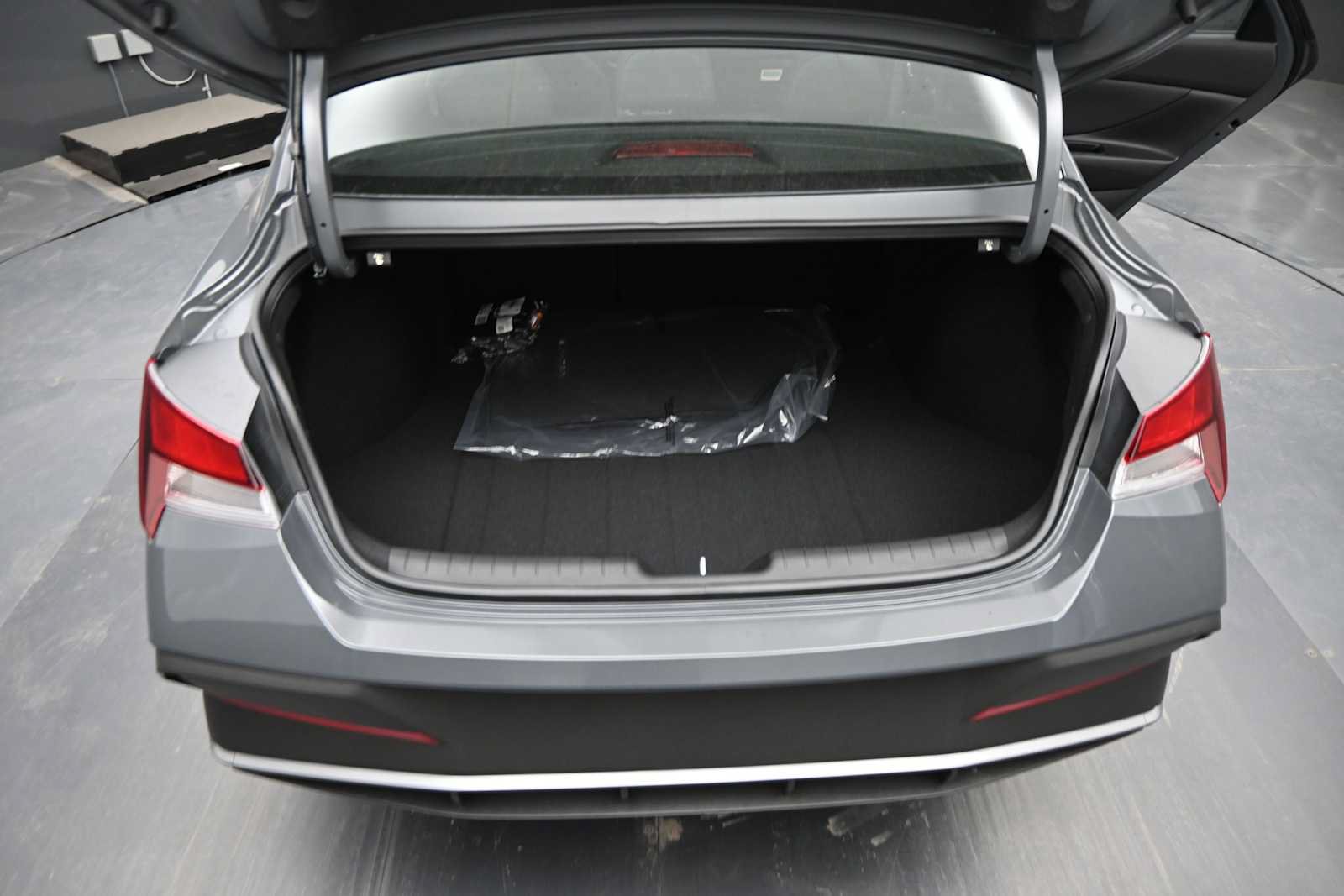 New 2026 Hyundai Elantra SEL Sport FWD image 15