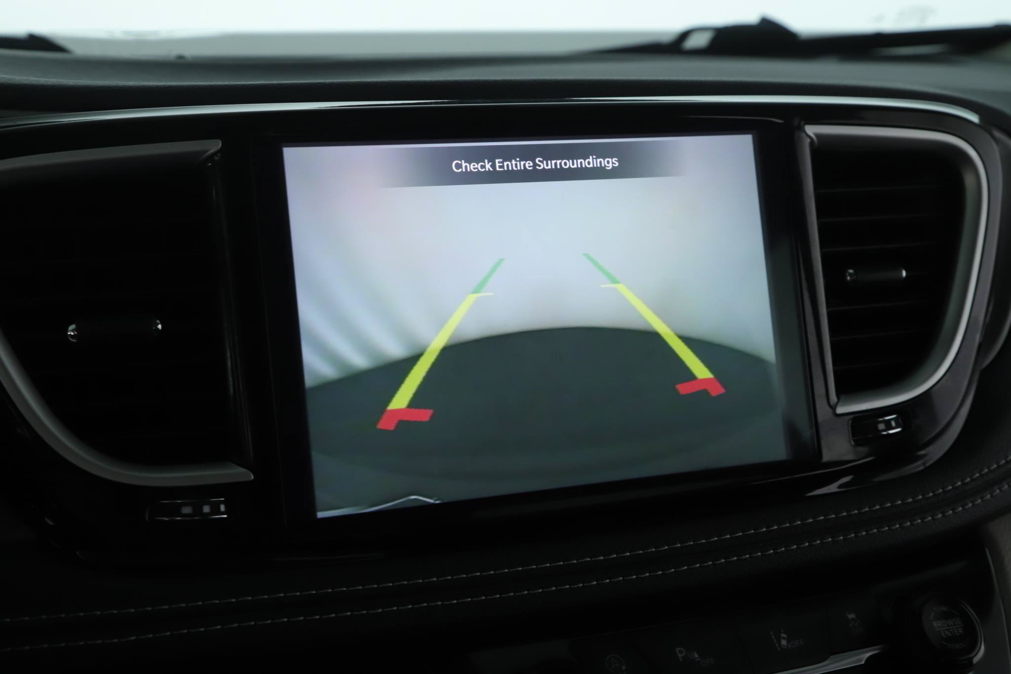 Used 2022 Chrysler Pacifica Touring-L AWD/4WD image 13