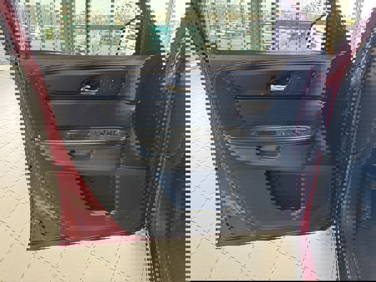 Used 2015 Chevrolet Traverse LT w/ Style and Technology Package image 9