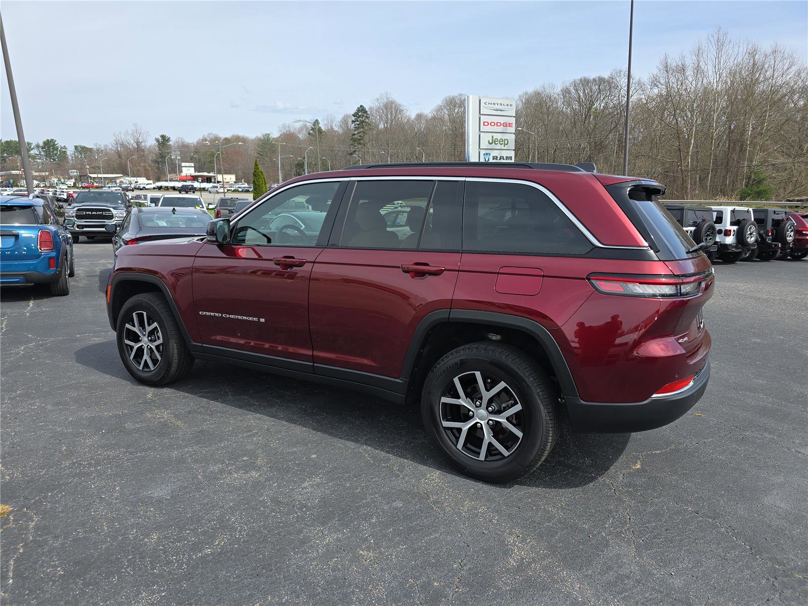 Used 2025 Jeep Grand Cherokee Limited w/ Luxury Tech Group II image 6