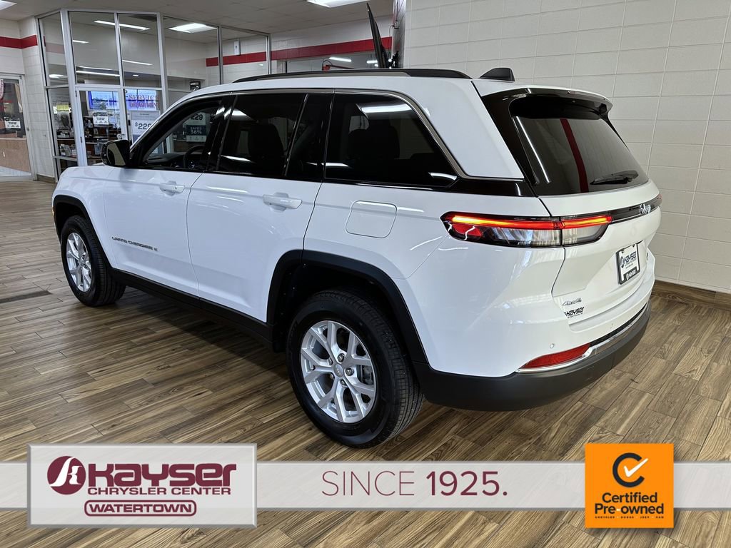 Certified 2023 Jeep Grand Cherokee Limited w/ Trailer Tow Prep Group (B) image 3