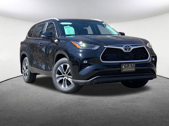 New 2026 Toyota Highlander XLE image 2