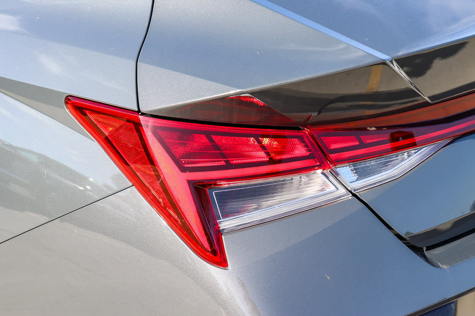 New 2026 Hyundai Elantra Limited FWD image 9