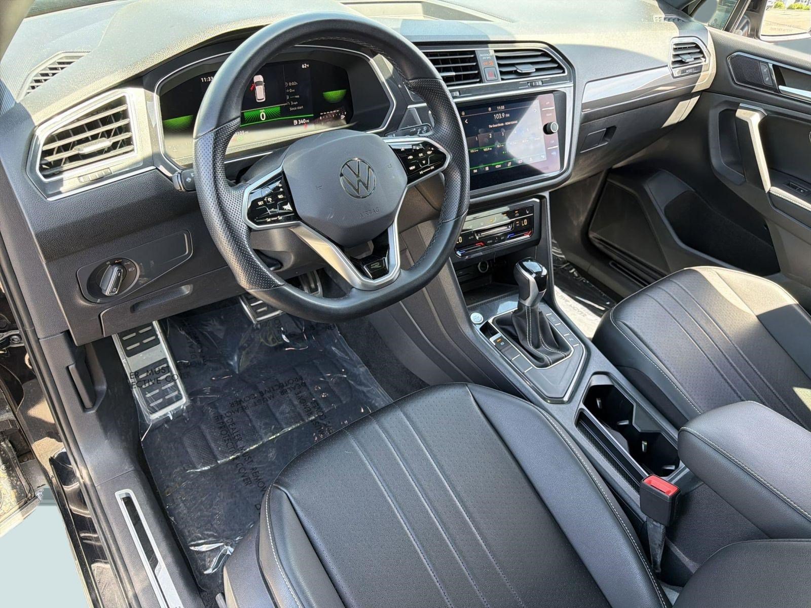 Used 2023 Volkswagen Tiguan SE R-Line FWD image 4