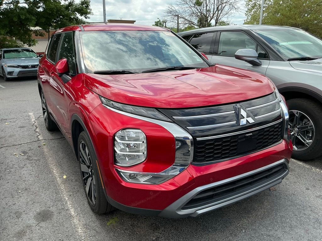 Used 2025 Mitsubishi Outlander SE FWD image 1