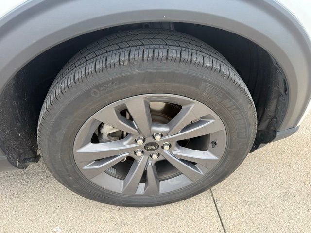 Used 2023 Ford Explorer XLT w/ Equipment Group 202A AWD/4WD image 10