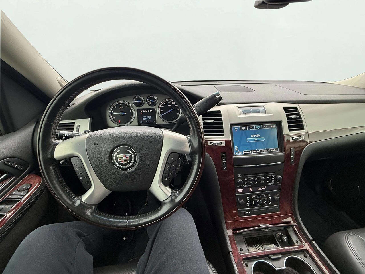 Used 2011 Cadillac Escalade Luxury AWD/4WD image 16