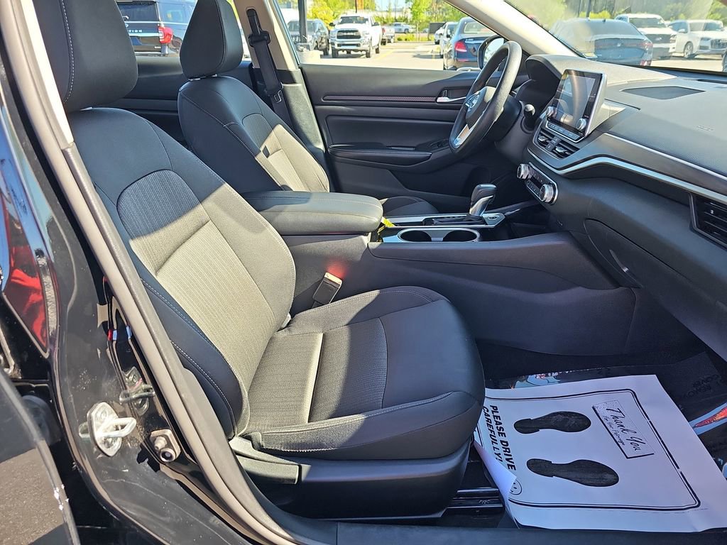 Used 2024 Nissan Altima 2.5 SV image 13