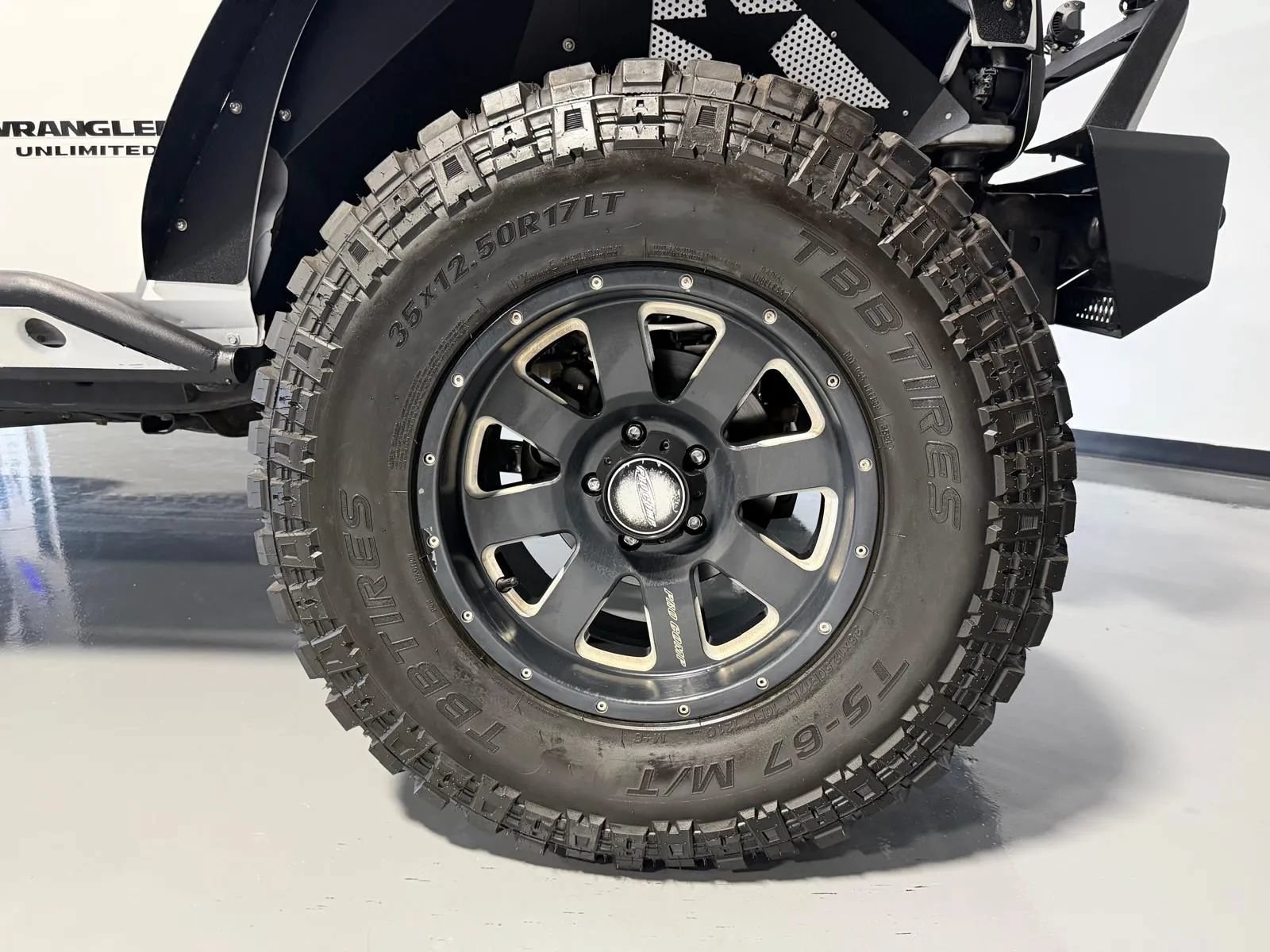 Used 2015 Jeep Wrangler Unlimited Rubicon w/ Connectivity Group AWD/4WD image 9