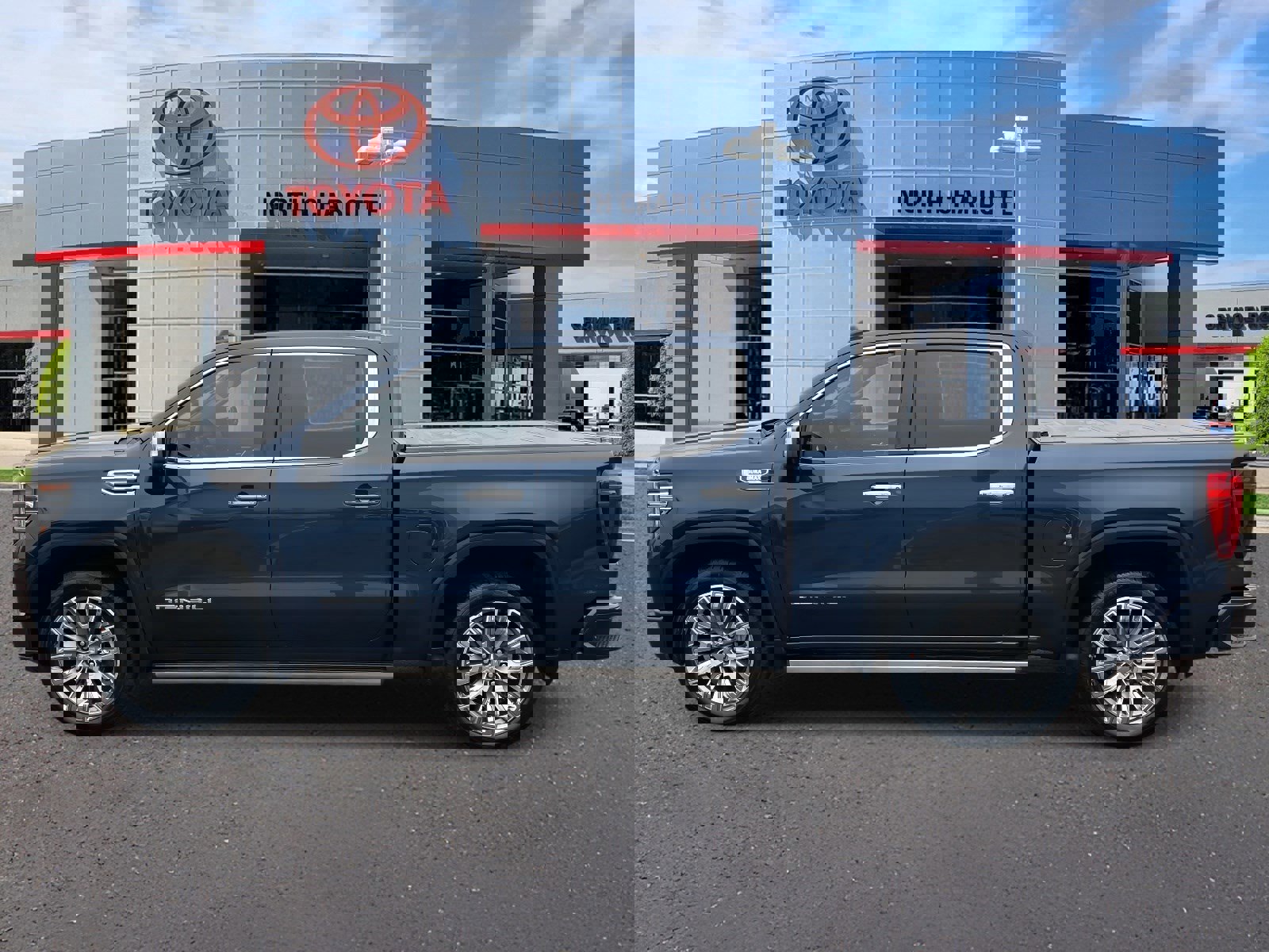 Used 2022 GMC Sierra 1500 Denali w/ Denali Reserve Package image 5