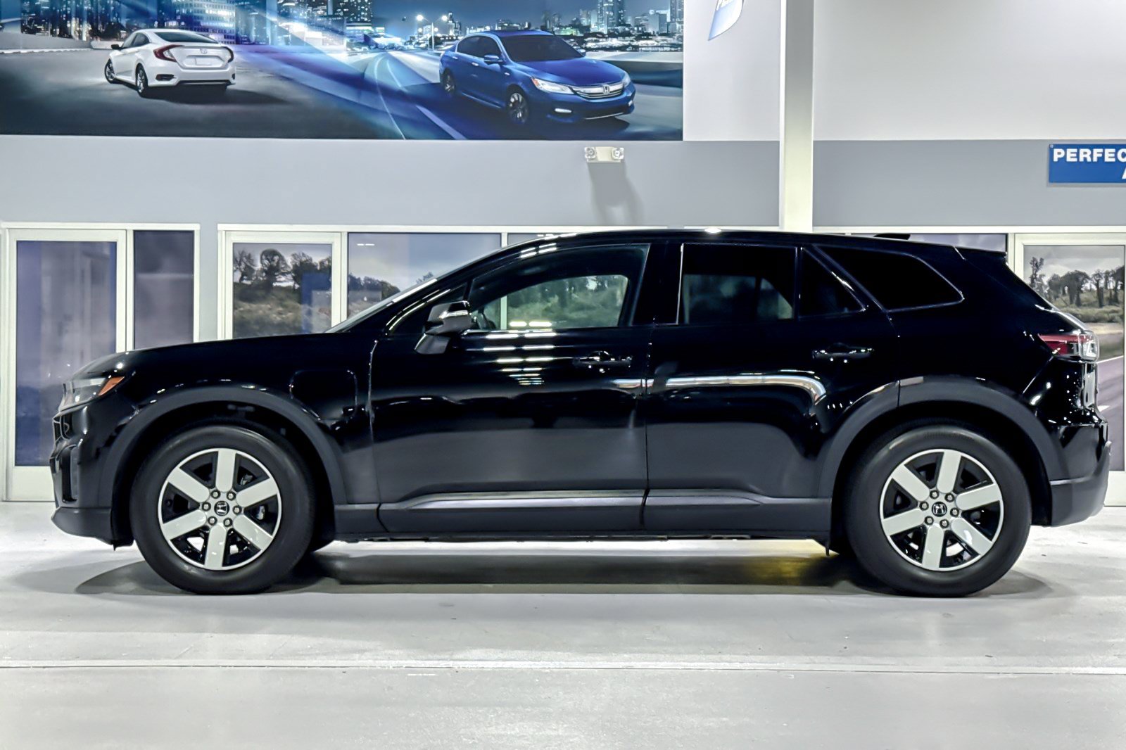 Used 2024 Honda Prologue EX image 2
