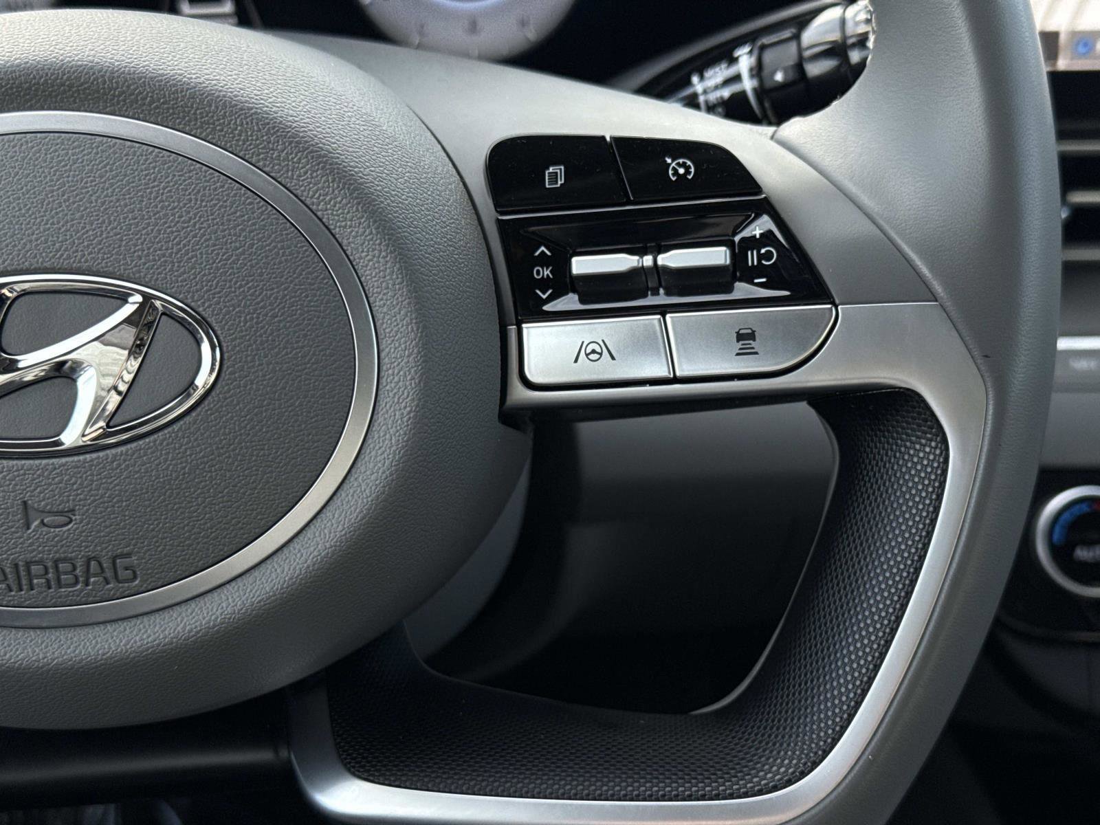 Used 2023 Hyundai Elantra SEL w/ Convenience Package image 7