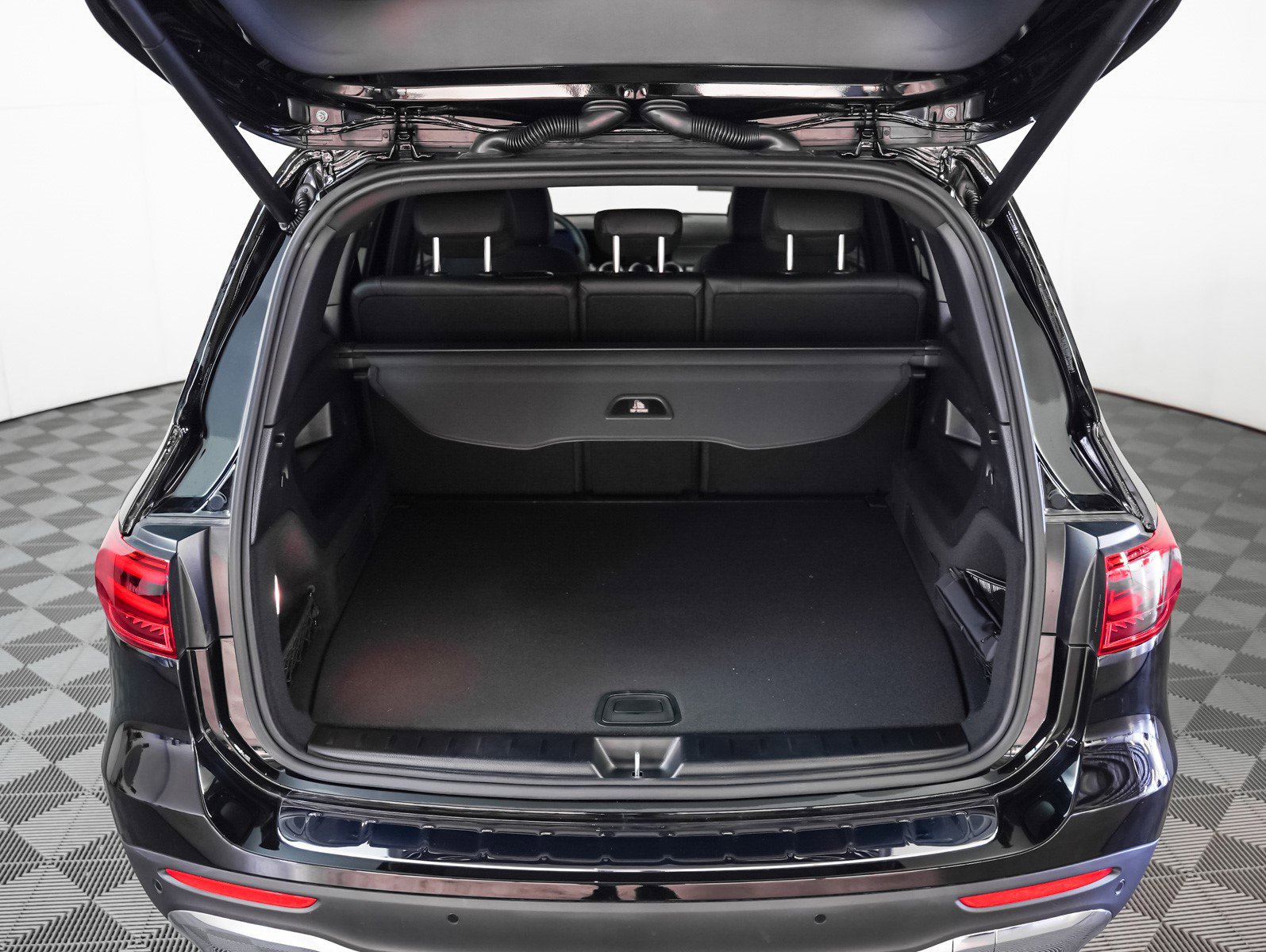 New 2025 Mercedes-Benz GLB 250 4MATIC image 11