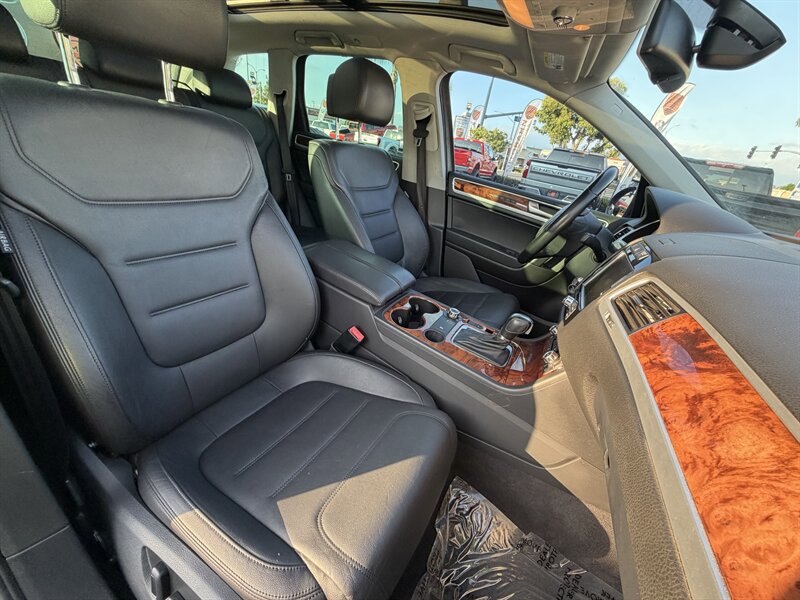 Used 2012 Volkswagen Touareg Hybrid AWD/4WD image 71